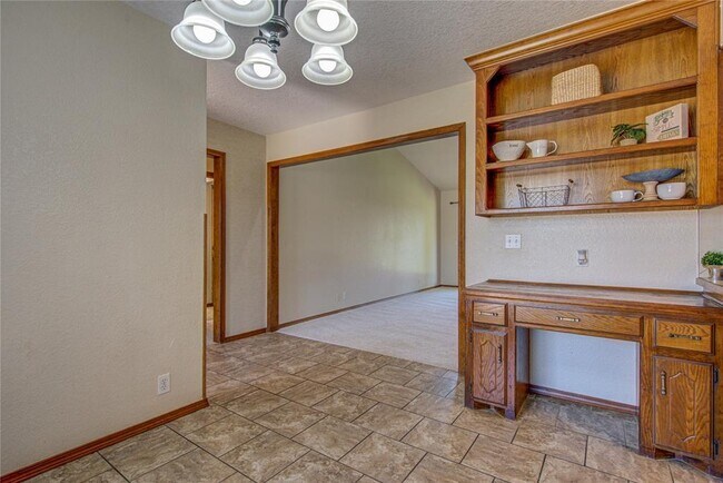 Building Photo - 2109 Shamrock Dr