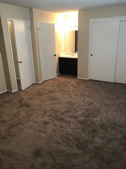 Building Photo - AJ-817