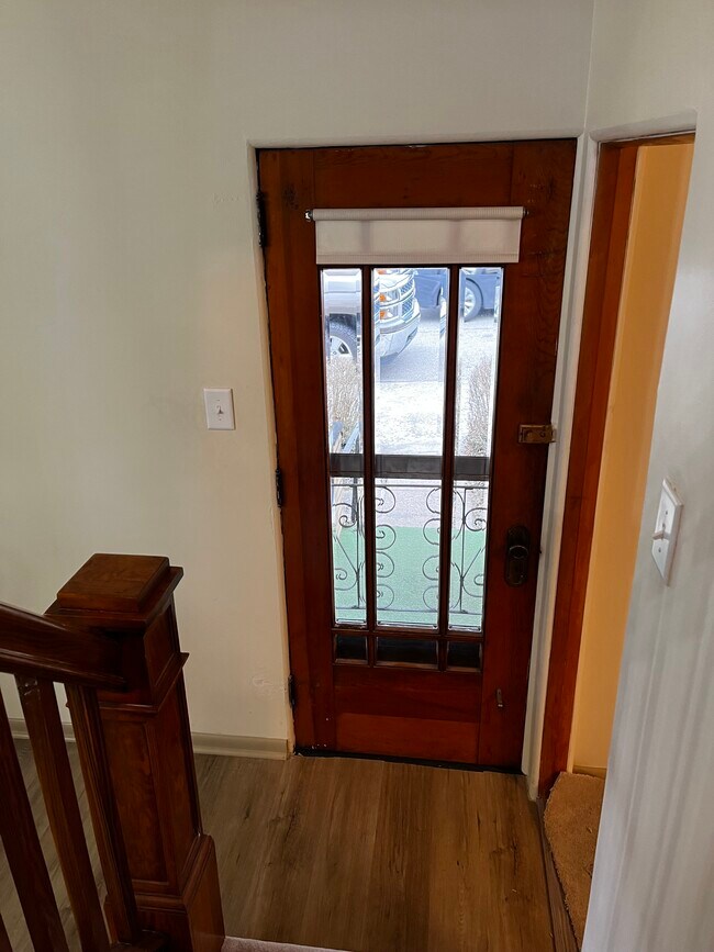 Building Photo - 201 Oak St