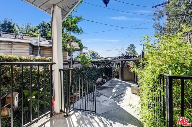 Building Photo - 3930 La Crescenta Ave