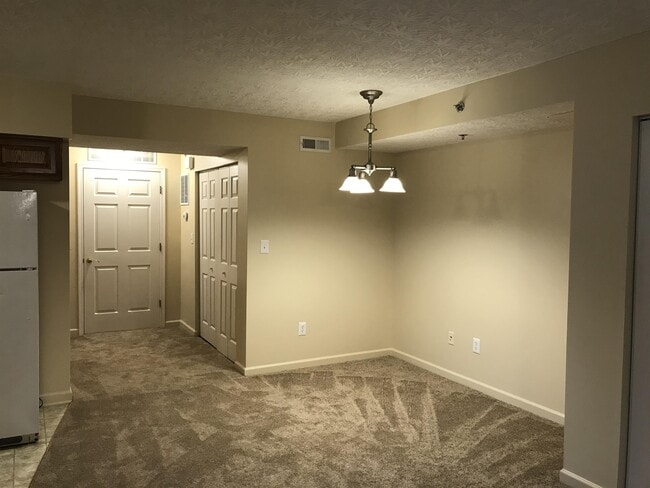 Building Photo - 19 Rose Garden Ln