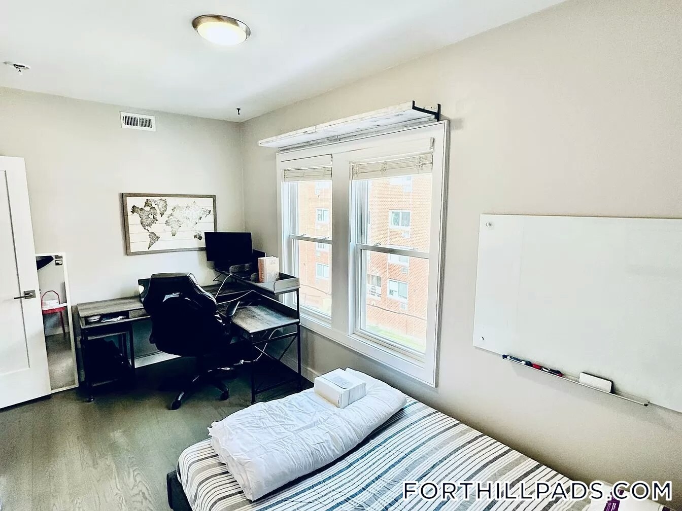 Building Photo - 17-19-19 Highland St
