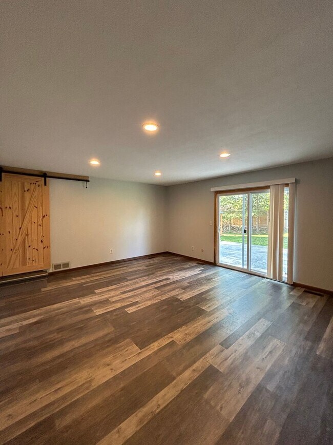 Building Photo - 3 Bedroom Stone Facade Colonial with 2 Car Attached Garage  in Strongsville