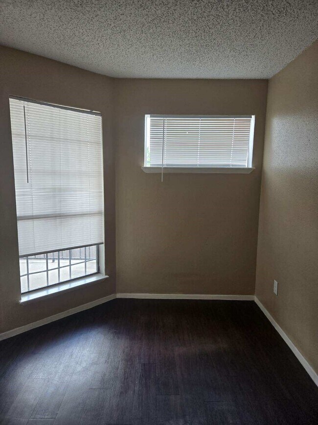 Building Photo - 6601 Sands Point Dr