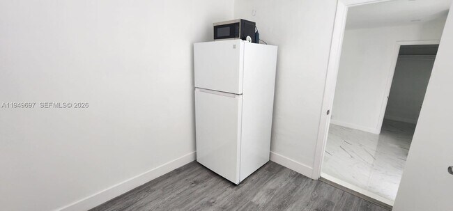 Building Photo - 3520 NW 20th St