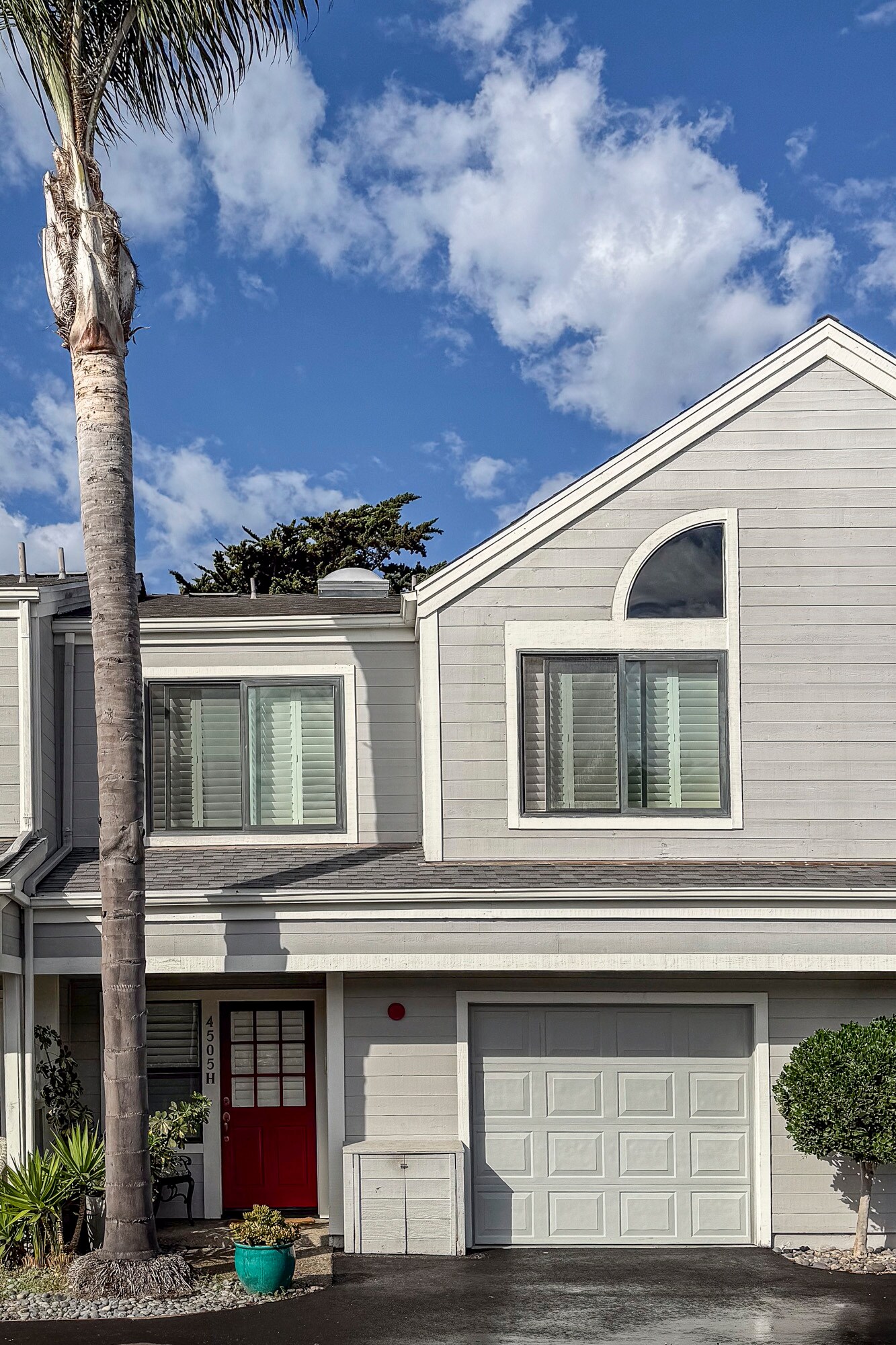 Building Photo - 4505 Carpinteria Ave