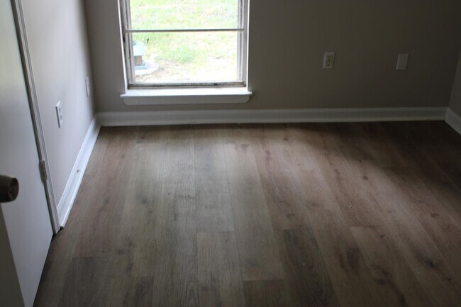 Building Photo - 5116 Chantilly Dr