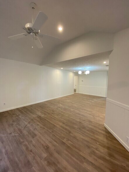 Building Photo - 2016 Windsong Trl