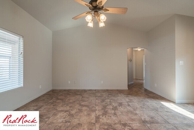 Building Photo - Spacious 3 Bedroom Single-Level Home in Bl...