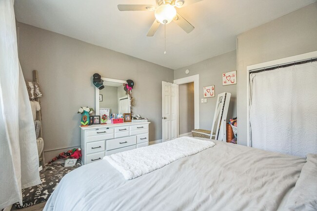 Building Photo - Cozy 2-Bedroom, 1 Bath Apartment in Plymou...