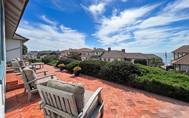 Building Photo - Lovely single story beach home with Ocean ...