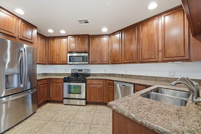 Building Photo - 5450 E Deer Valley Dr