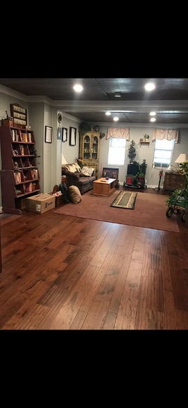 Building Photo - 1845 Perkiomenville Rd