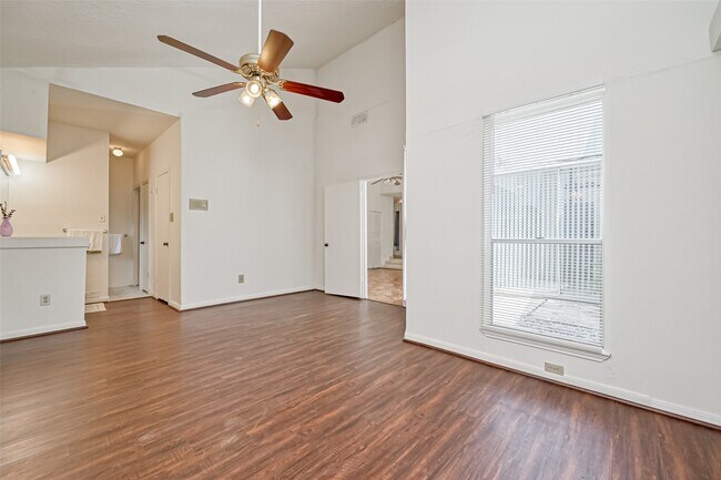 Building Photo - 10725 Boardwalk St
