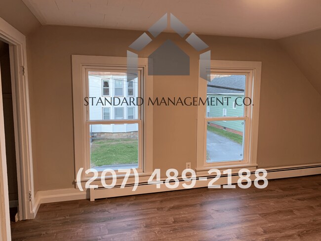 Building Photo - 28 Oak St