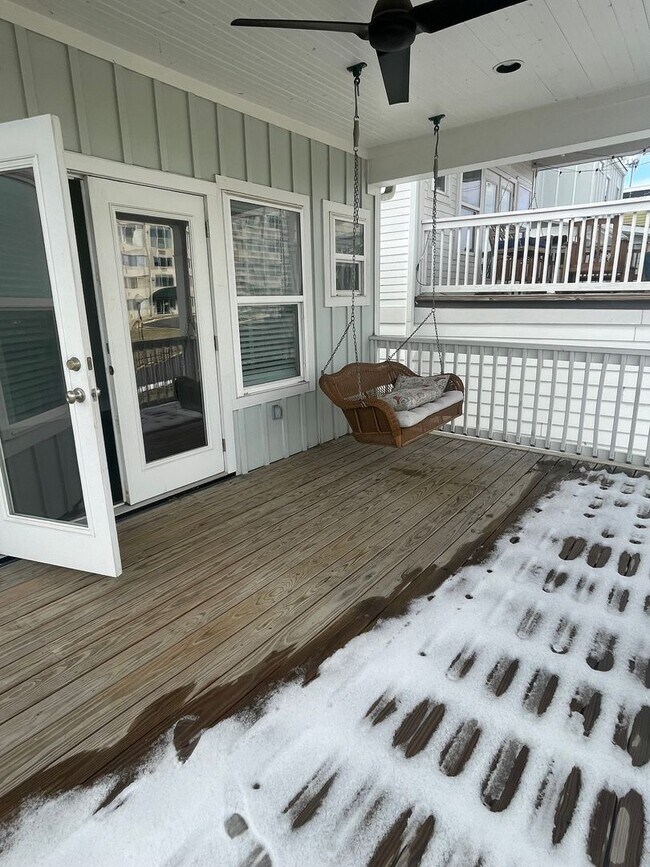 Building Photo - 1104A W Grove Ave