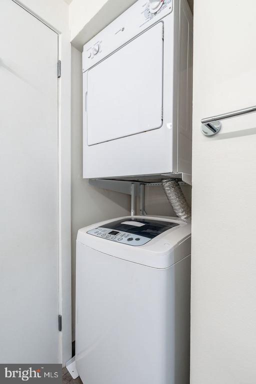 Building Photo - 303 Vine St