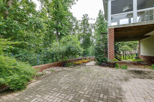 Building Photo - 7667 Patriots Landing Pl
