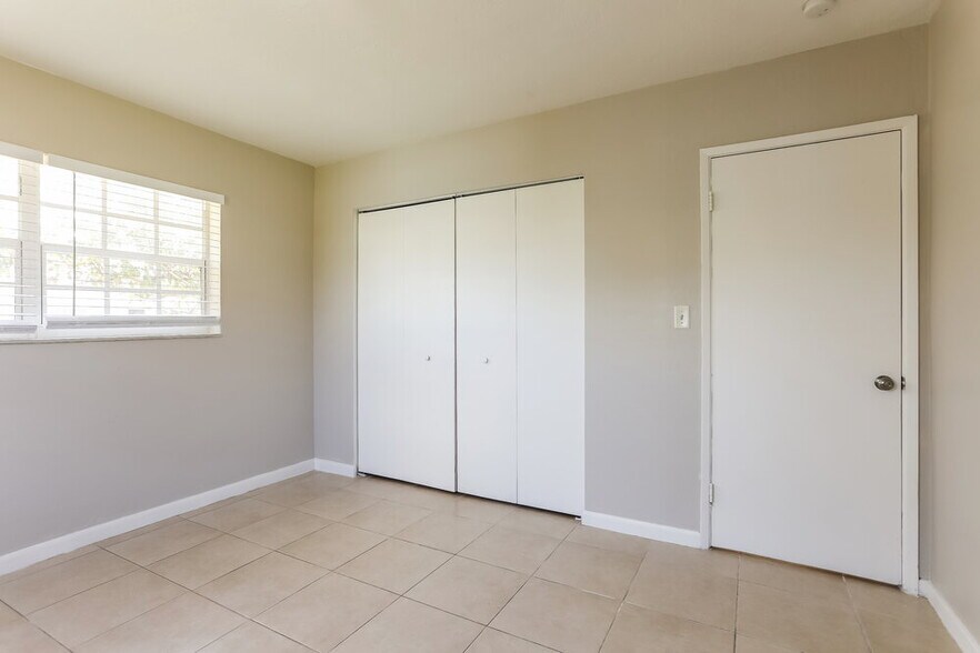 Building Photo - 1107 NW 15th Ct