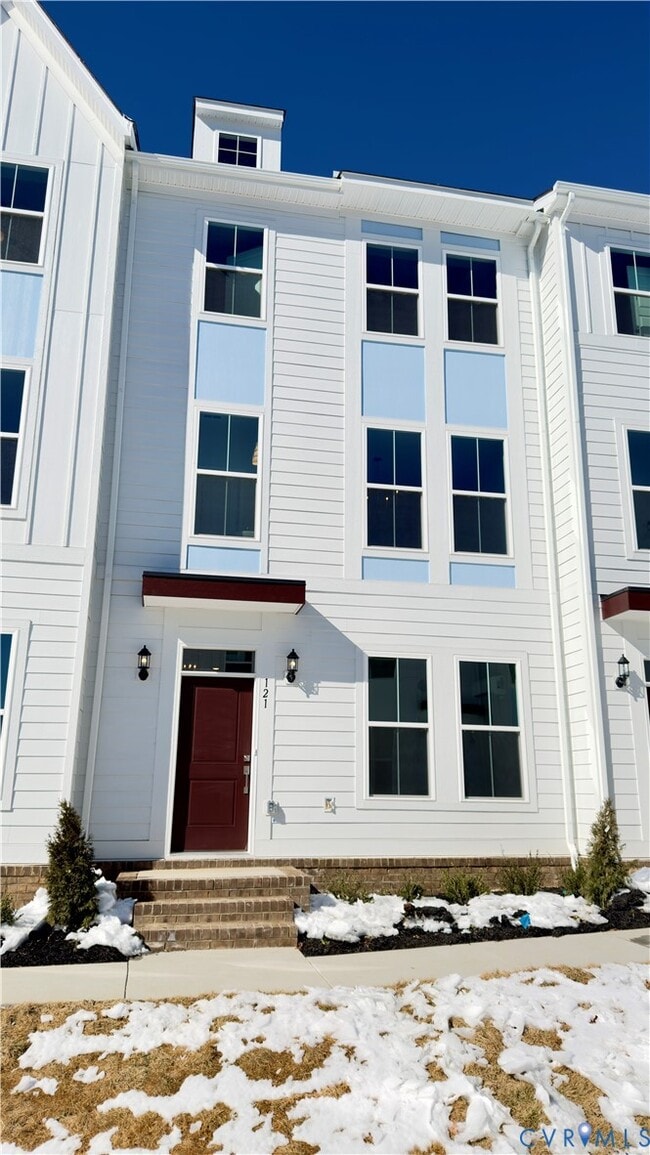 Building Photo - 121 This Wy