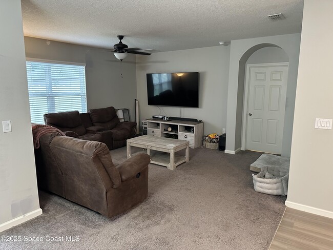 Building Photo - 925 Newton Cir
