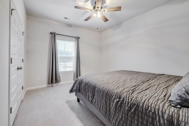 Building Photo - Spacious 4BR Home in Rincon with Fenced Yard & Modern Comforts