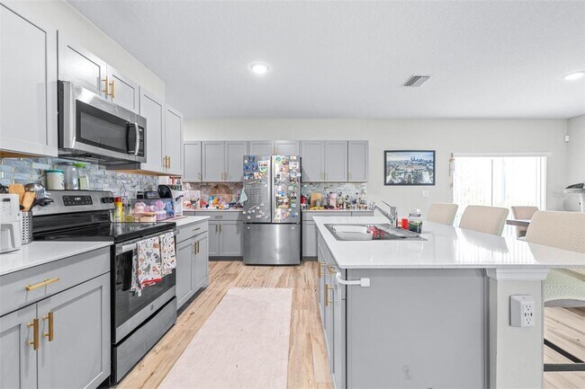 Building Photo - 13030 Boggy Creek Dr