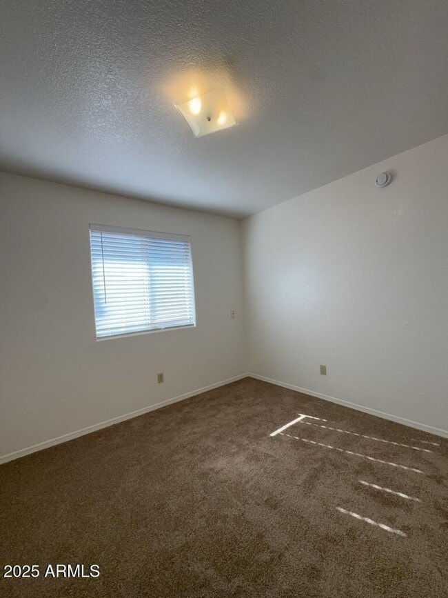 Building Photo - 4865 E Kensington St