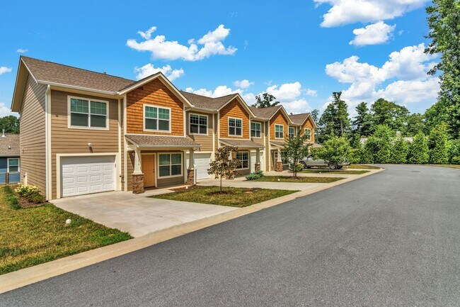Building Photo - 1216 Pauline Trail Dr