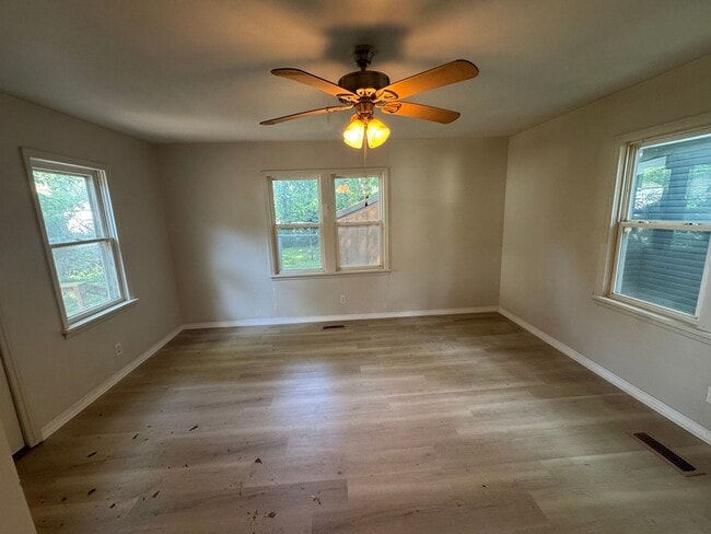 Building Photo - LEASING