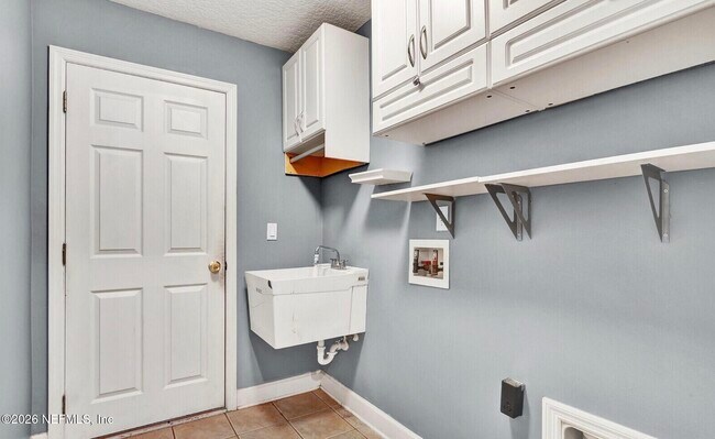 Building Photo - 11827 Crusselle Dr
