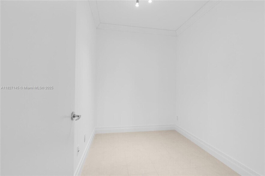 Building Photo - 21200 NE 38th Ave