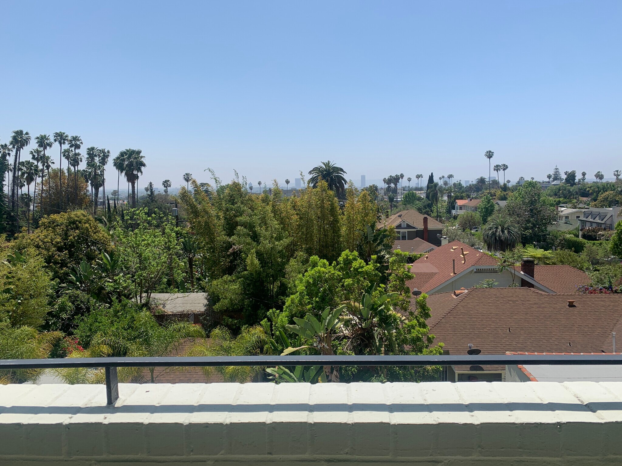 Building Photo - 7560 Hollywood Blvd