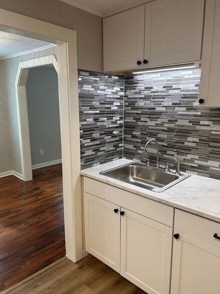 Building Photo - 1709 W St Louis St