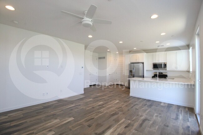 Building Photo - 3303 S Piedra Cir