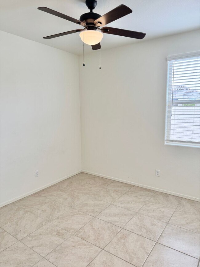 Building Photo - Beautiful 3 Bedroom 2 Bath Single Level Newer Built Home In Litchfield Park! Has Solar!