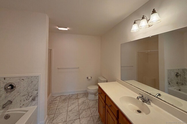 Building Photo - 967 Tunxis Hill Rd