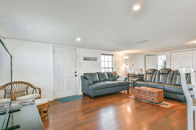 Building Photo - 3919 San Jacinto Dr