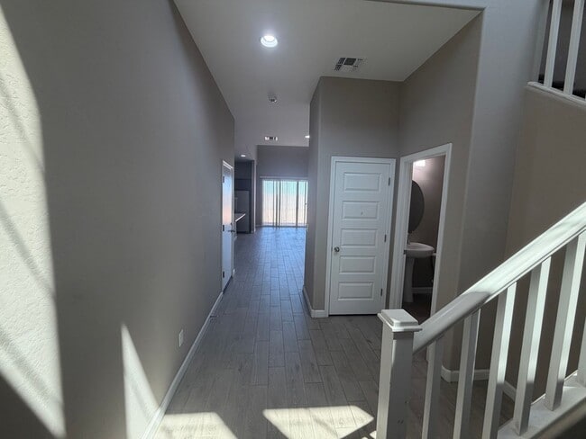 Building Photo - 40946 W Hillman Dr