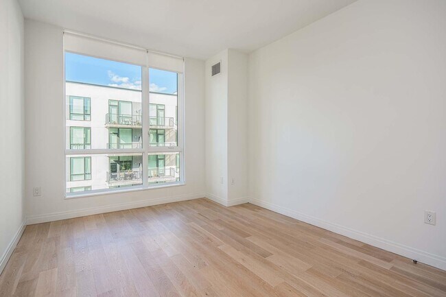 Building Photo - 255 Brunswick St