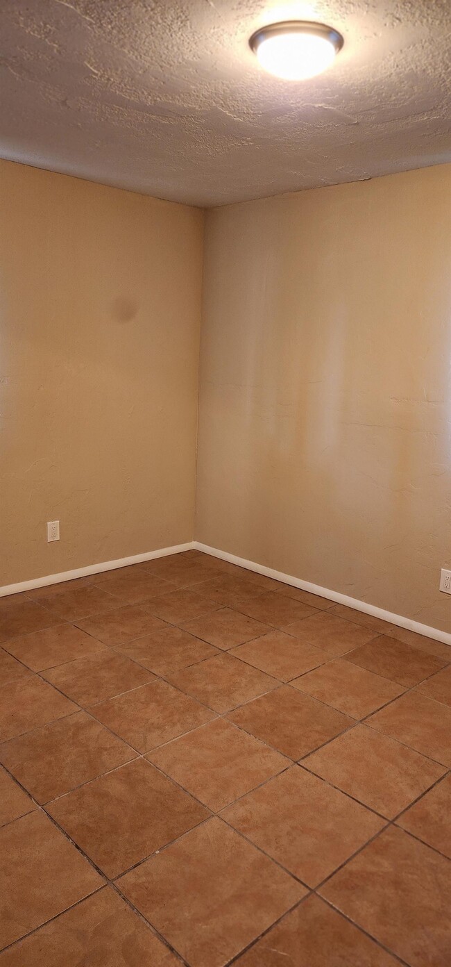 Building Photo - 2126 E Hidalgo Vista