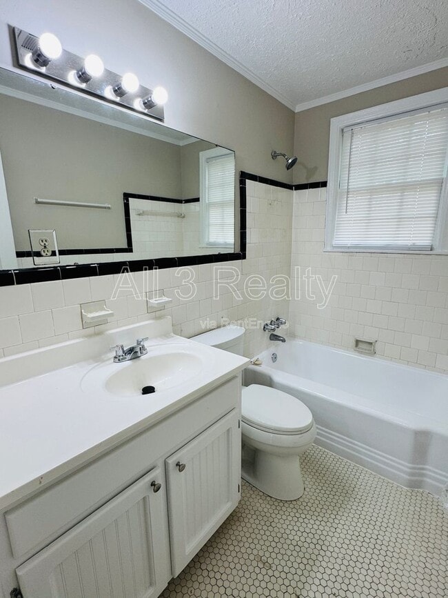 Building Photo - 301 Bradley Dr