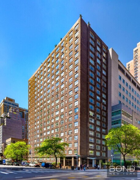 Building Photo - 166 E 34th St