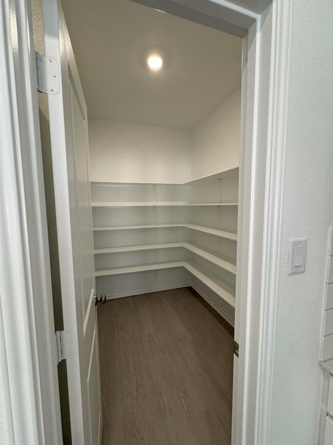 Building Photo - 203 Heritage Grv