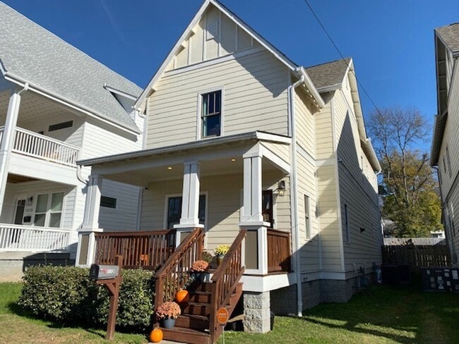 Building Photo - Craftsman Inspired 3 Bed/ 2.5 Bath Home in Cleveland Park, Fenced Yard, Pet Friendly, Screened Po...