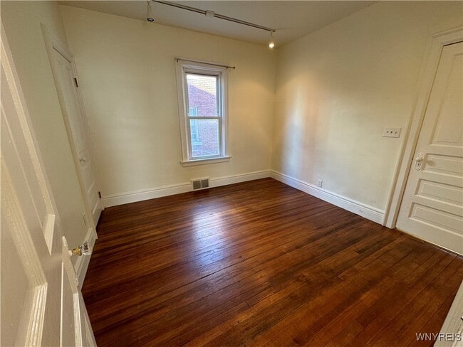 Building Photo - 401 Parkside Ave