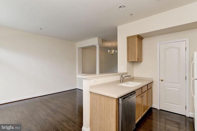 Building Photo - 122 Elmcroft Blvd