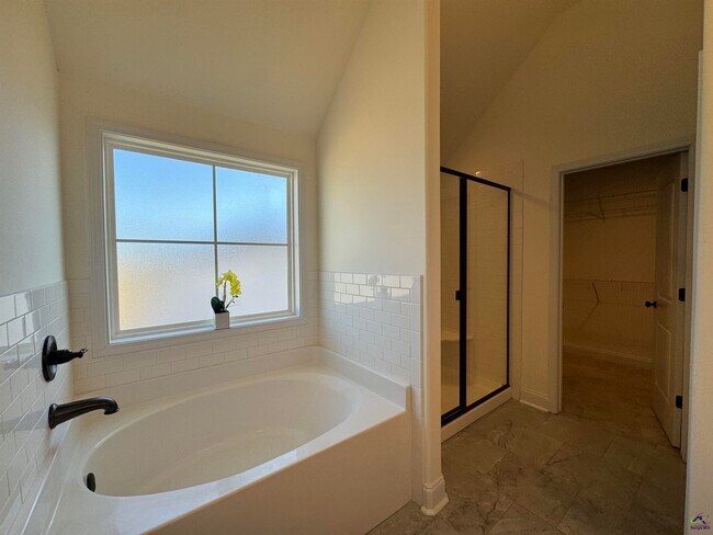 Building Photo - 805 Harley Farms Dr