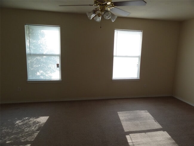 Building Photo - 1550 Village Way Dr