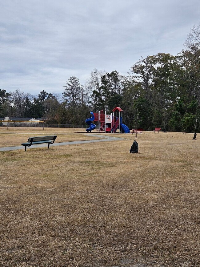 Building Photo - 3 Bedroom 2 bath home in downtown Port Wentworth